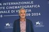 93880-PHOTOCALL_-_DISCLAIMER_-_Director_Alfonso_Cuar__n__1___Credits_Giorgio_Zucchiatti_La_Biennale_di_Venezia_-_Foto_ASAC_